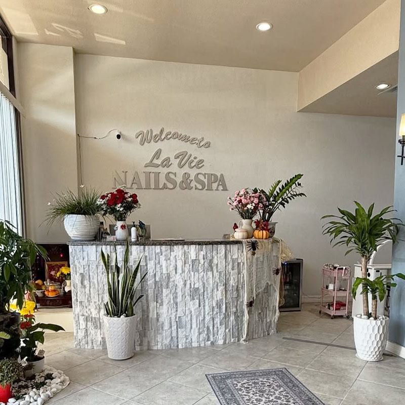 La Vie Nails & Spa